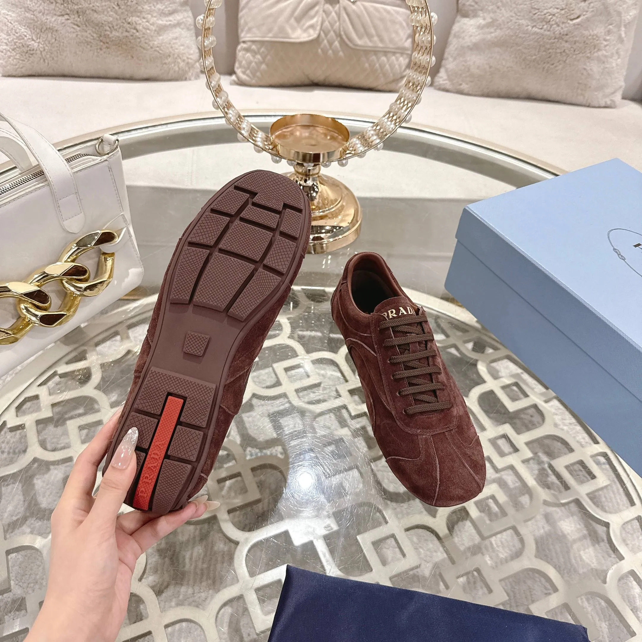 P600. PRADA for couples, casual shoes for couples, originally developed 1:1, made of high-mercerized cowhide, silk sheepskin lining, rubber outsole, comfortable and soft on the feet, size for women: 35 to 41. Male 38 to 45